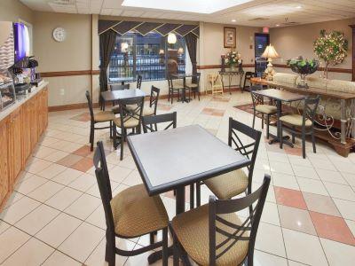 Express & By Ihg Laurinburg