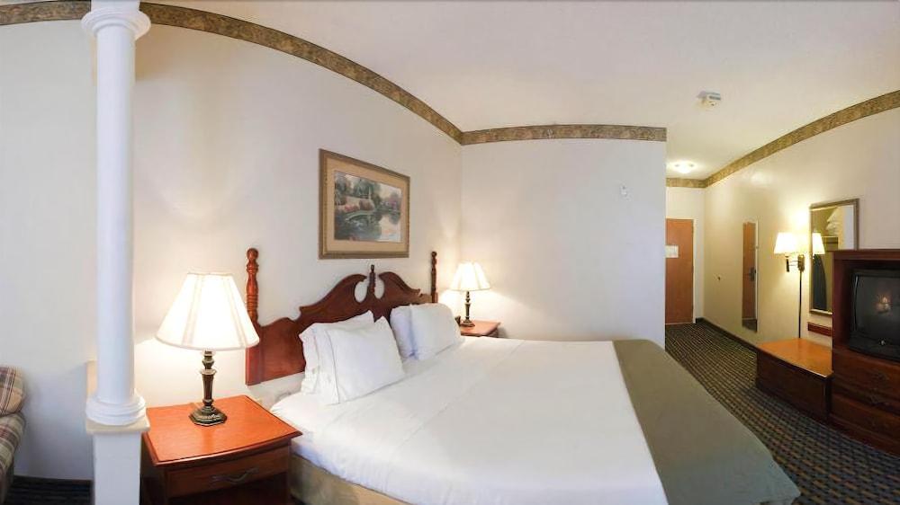 Express & By Ihg Hotel 2*