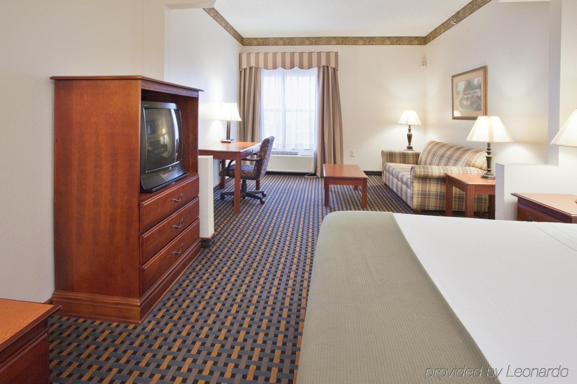 Hotel Express & By Ihg 2*