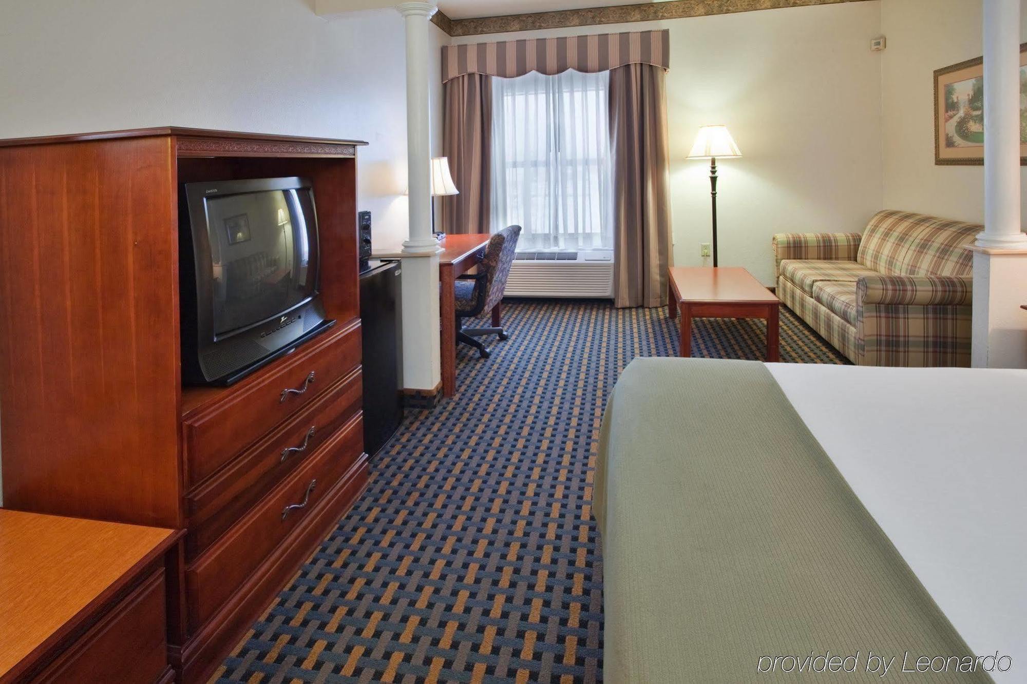 Express & By Ihg Hotel 2*
